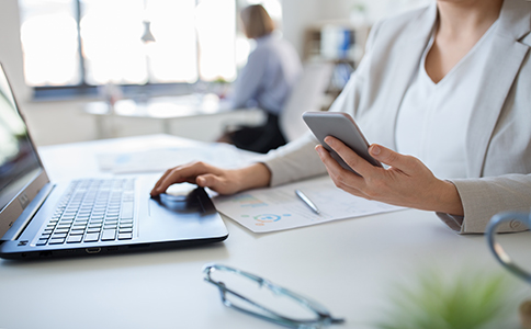 若公司注冊尋求代理服務(wù)，那么還需支付千元左右的代理服務(wù)費用