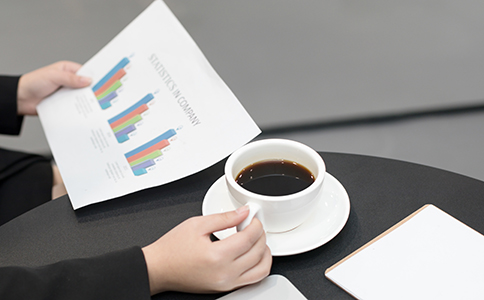 銀行開(kāi)公戶時(shí)會(huì)有一些費(fèi)用。如果你選擇上海作為注冊(cè)公司